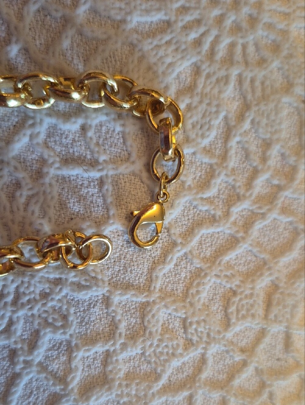 Gold Chain Link Necklace - Women's Jewelry - Picture 2 of 4